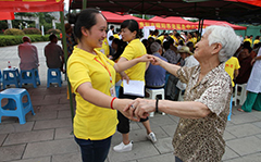 中国红十字携手乌当区人民政府共同主办，曜阳养老服务中心承办社区公益体检活动.